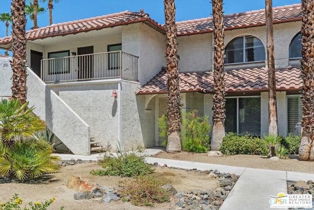 1852 N Mira Loma Way, Palm Springs CA: https://media.crmls.org/mediaz/9500e2c8-a6bf-49e0-8f20-de403077ae1a.jpg