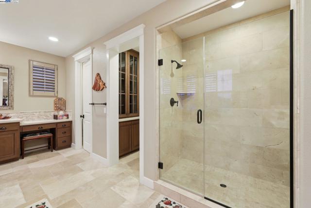 3885 Highpointe Ct, Dublin CA: https://media.crmls.org/mediaz/9501389e-3547-4d68-b55e-a29d21011144.jpg