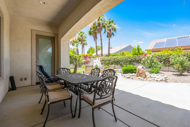 40259 Calle Cancun, Indio CA: https://media.crmls.org/mediaz/95016553-d80b-4041-aea2-50a0435042e6.jpg