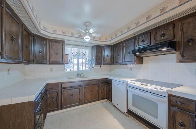 217 Iris Drive, Salinas CA: https://media.crmls.org/mediaz/9501836b-d6bf-4ee6-a551-20ff435b7b53.jpg