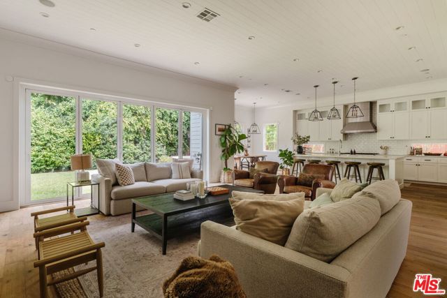 Image 6 of 22 For 141 Saltair Avenue