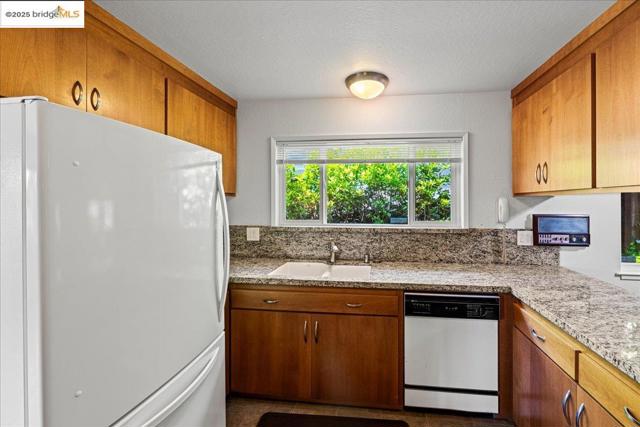 3312 Wisconsin St, Oakland CA: https://media.crmls.org/mediaz/9501a293-d9dc-49c7-9df7-ce5378e634ca.jpg