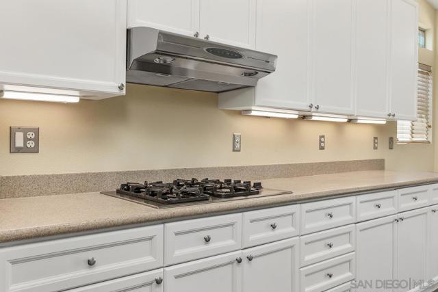 1915 Andrews Ct, Oceanside CA: https://media.crmls.org/mediaz/95021408-b4f4-4455-8a8d-13e43dea9a1a.jpg