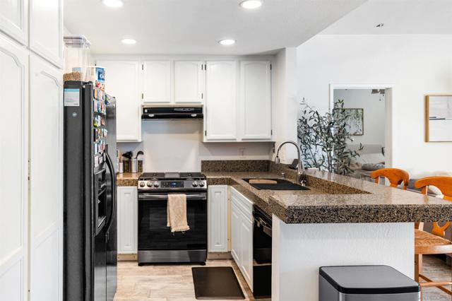 11595 Caminito La Bar, San Diego CA: https://media.crmls.org/mediaz/950248b7-aab4-4cee-a485-9e56fc4e6cf0.jpg