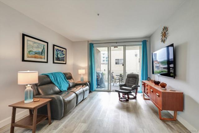 1601 India St, San Diego CA: https://media.crmls.org/mediaz/9502b42f-3cf5-4e1e-a16d-2683144e87b8.jpg