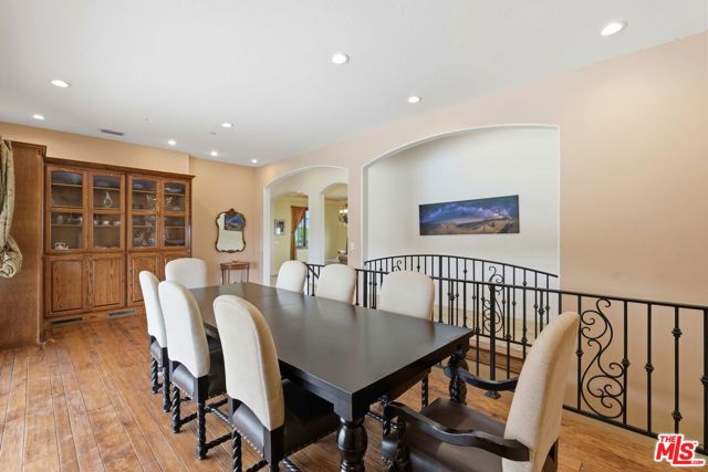 10825 Pacific View Drive, Malibu CA: https://media.crmls.org/mediaz/9502e171-7972-4f7e-8515-fb4d4cb53041.jpg