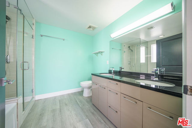 970 S St Andrews Place, Los Angeles CA: https://media.crmls.org/mediaz/9503b172-d07a-4e47-97e2-d4c1d2f4259b.jpg