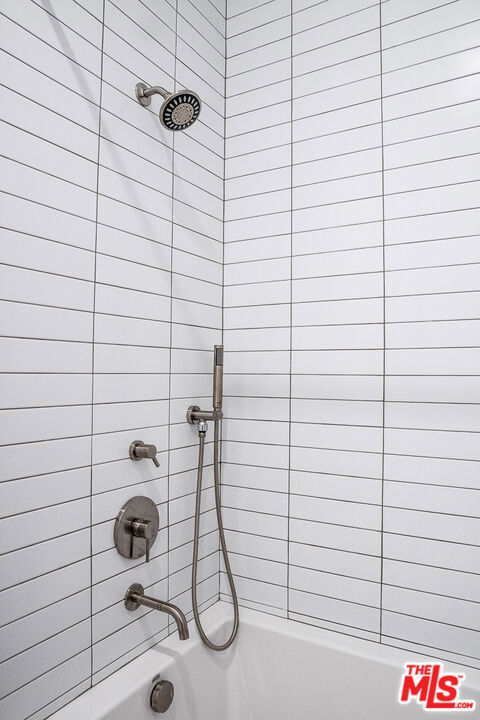 https://media.crmls.org/mediaz/95043794-03ab-4974-8ec9-455b23959005.jpg?preset=X-Large