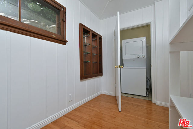 3682 Berry Drive, Studio City CA: https://media.crmls.org/mediaz/95046c46-045d-4422-ae52-aa0d008c28af.jpg