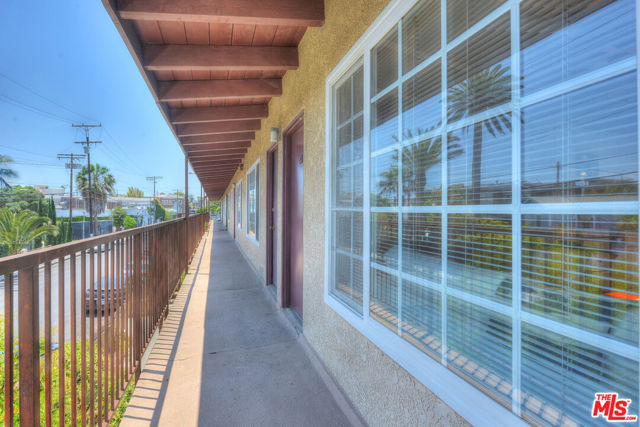 313 Mildred Avenue, Venice CA: https://media.crmls.org/mediaz/95048b8e-3c7d-4f24-9b9a-8a93c42fbbe9.jpg