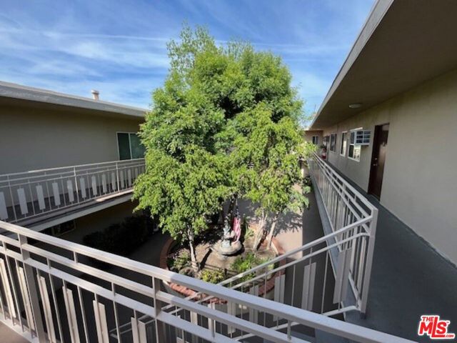 7353 Corbin Avenue photo 5