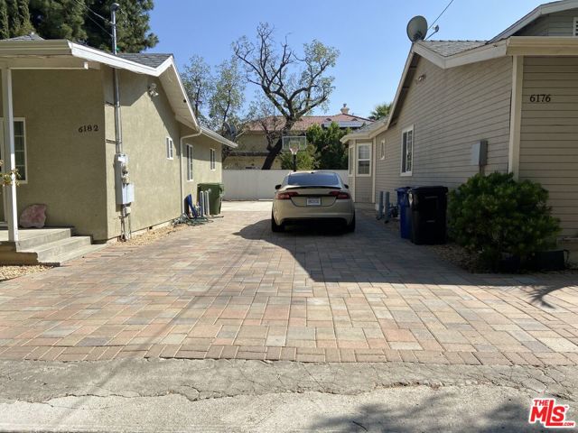 6176 Yolanda Avenue photo 2