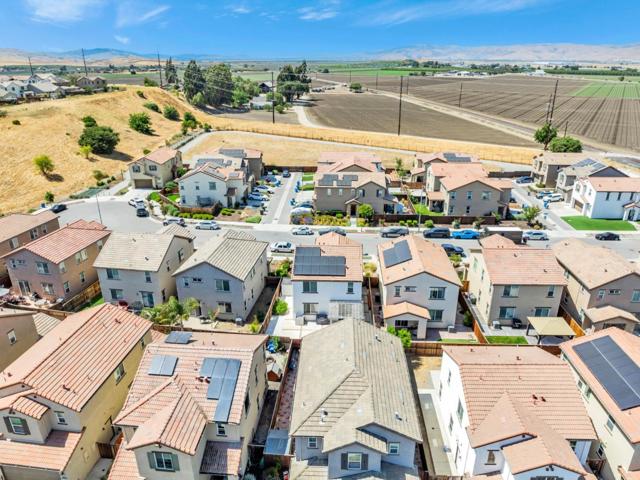555 Sparrow Street, Hollister CA: https://media.crmls.org/mediaz/9505fcb3-2b0f-4098-82e5-ce1b22140078.jpg