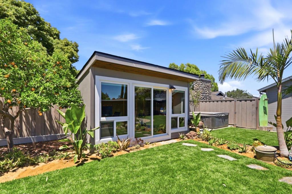 https://media.crmls.org/mediaz/95061ac1-9fed-4a12-ad25-0981d443053d.jpg?preset=X-Large