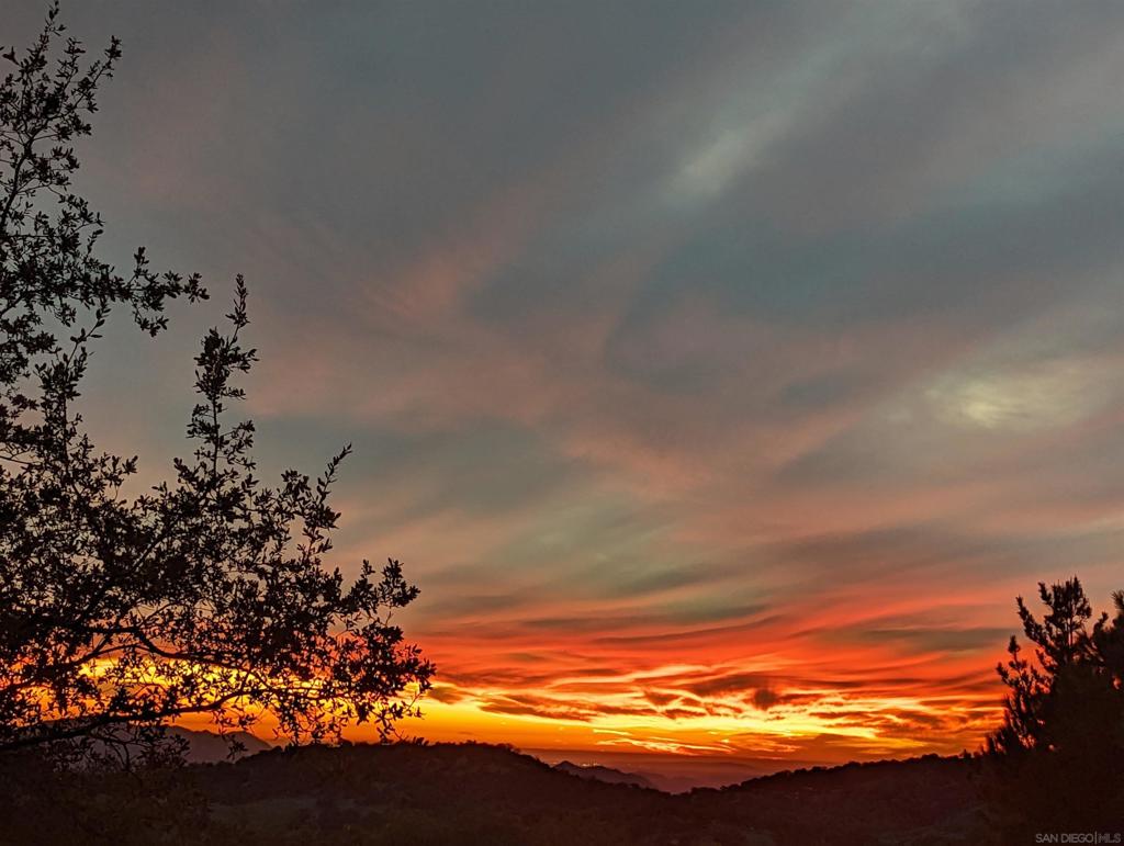 https://media.crmls.org/mediaz/95067480-9c83-4655-8297-26400b483351.jpg?preset=X-Large