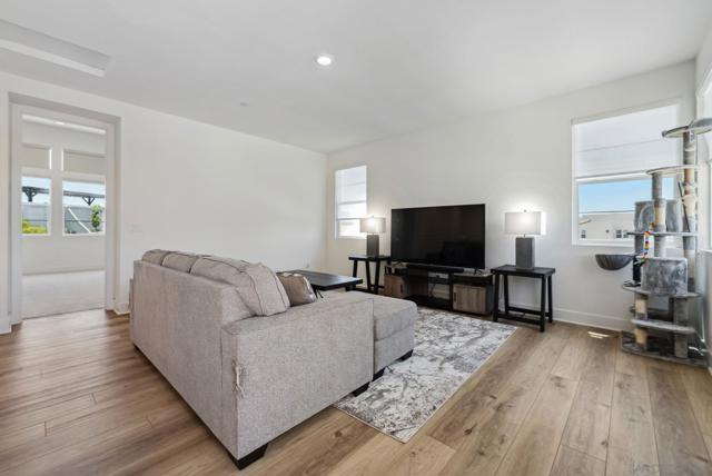 8246 Rose Quartz Cir, San Diego CA: https://media.crmls.org/mediaz/9506bbc4-2bb5-432c-9309-72234236fe72.jpg