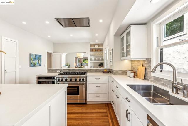 952 Kingston Ave, Piedmont CA: https://media.crmls.org/mediaz/9506e8f1-3fee-440a-a492-61e8c2c844b5.jpg