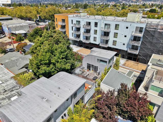 2709 10th St, Berkeley CA: https://media.crmls.org/mediaz/9506f083-c443-4c91-9421-86fc1c5492bf.jpg