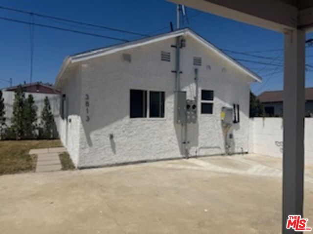 3815 W 60th Street, Los Angeles CA: https://media.crmls.org/mediaz/95073aea-59e8-40dc-84d3-2d938de396f3.jpg