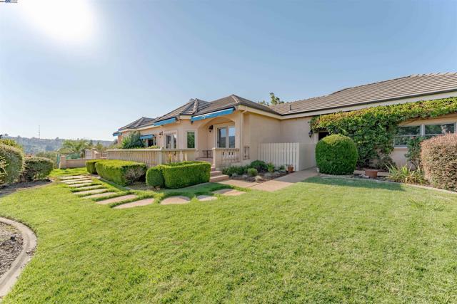 7745 Winter Snow Ct, Newcastle CA: https://media.crmls.org/mediaz/9507a074-dc85-4540-aa82-69cfccd0eac2.jpg