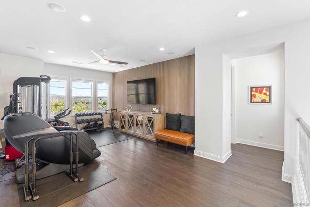4706 Chase Ct, Carlsbad CA: https://media.crmls.org/mediaz/9507afe8-c59f-4433-83be-accbfb81ae54.jpg