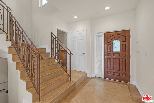 1022 10th Street, Santa Monica CA: https://media.crmls.org/mediaz/9507b1a6-04b7-4615-bf47-371de1f9c2d6.jpg
