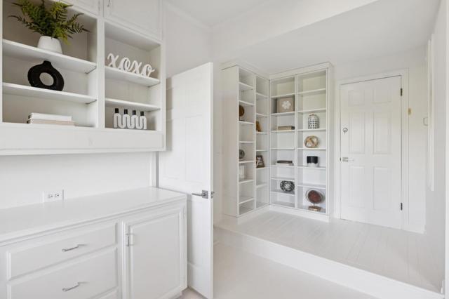 2684 Summit Drive, Burlingame CA: https://media.crmls.org/mediaz/9507faa5-c90a-468d-9ab5-d90fb5590d11.jpg