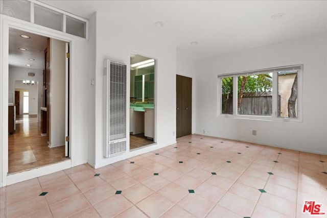 1018 Wellesley Avenue, Los Angeles CA: https://media.crmls.org/mediaz/9508917f-40ea-45c8-8dbe-17b36a67a8d1.jpg