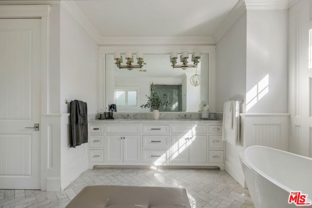 Image 22 of 35 For 5523 Longridge Avenue