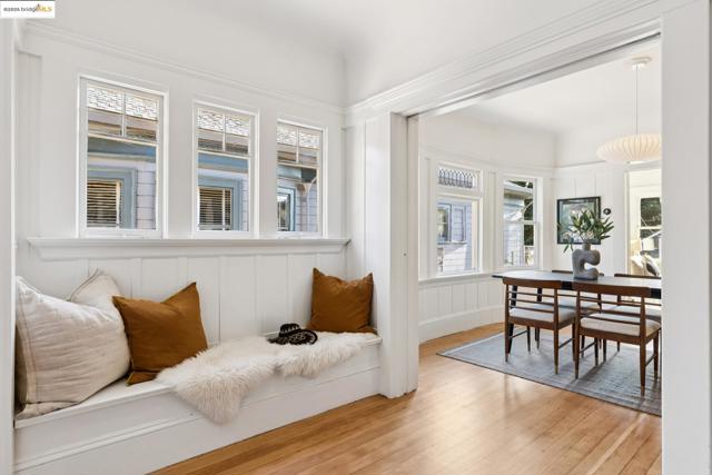 1532 Walnut St, Berkeley CA: https://media.crmls.org/mediaz/95097b32-4f2f-40b4-a111-f7db96943a43.jpg