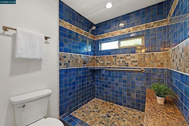 4044 Lambert Rd, El Sobrante CA: https://media.crmls.org/mediaz/9509b14d-79b6-4c35-bcb4-645bd872a26b.jpg