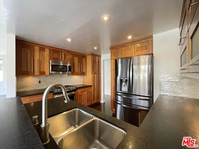 1505 Purdue Avenue, Los Angeles CA: https://media.crmls.org/mediaz/950bbabf-4004-4776-8b97-5cad36106840.jpg