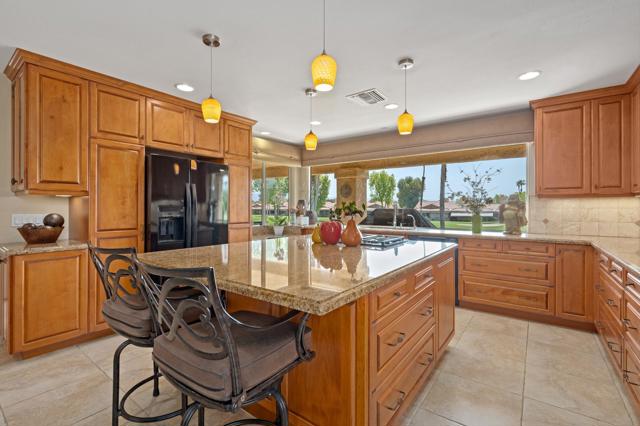 49 Camisa Lane, Palm Desert CA: https://media.crmls.org/mediaz/950c8492-c5af-4edc-b6f0-9fb2fd63fa12.jpg