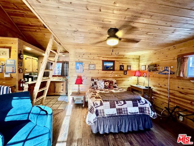 539 Lakewood Lane, Big Bear CA: https://media.crmls.org/mediaz/950db212-30b7-4e01-bf7c-eefb16748cc7.jpg