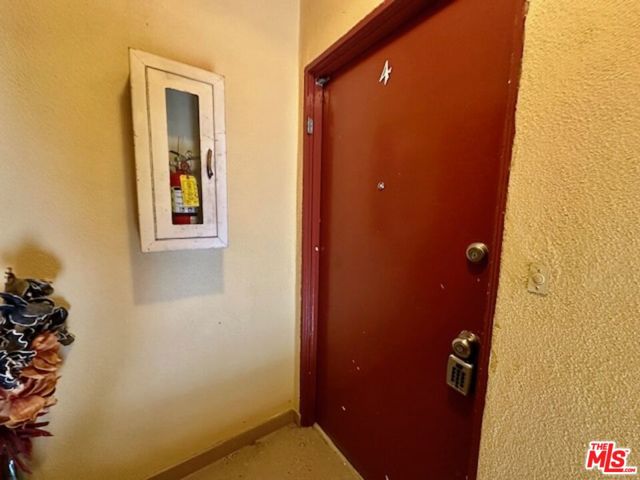 1114 S Sherbourne Drive, Los Angeles CA: https://media.crmls.org/mediaz/950dcbc3-8049-4663-94b6-68daa31e0913.jpg