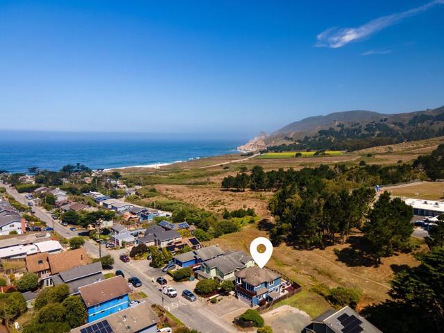 447 3rd Street, Montara CA: https://media.crmls.org/mediaz/950df6fe-ee34-4c51-a18c-0992bb90de7b.jpg