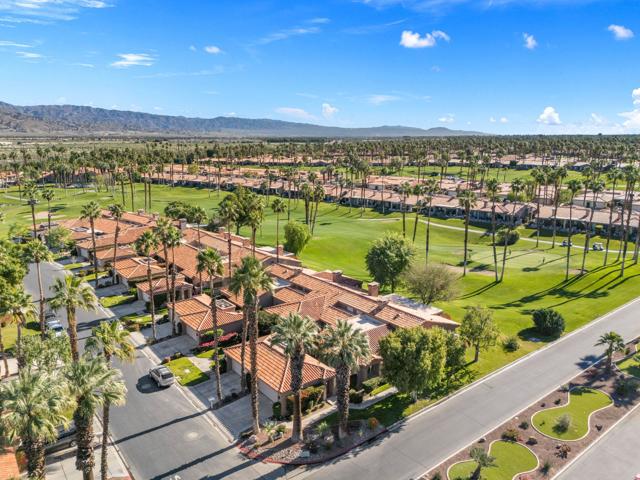 76431 Violet Circle, Palm Desert CA: https://media.crmls.org/mediaz/950e0f00-d033-4268-99b7-721481fd729d.jpg
