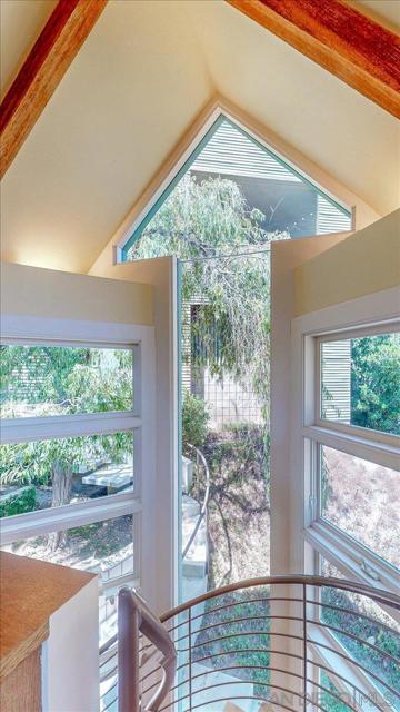 13027 Via Latina, Del Mar CA: https://media.crmls.org/mediaz/950e65ac-7eb5-4a19-b6c0-24befdc22e7b.jpg
