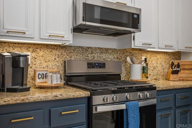 646 Sumner Way, Oceanside CA: https://media.crmls.org/mediaz/950ea353-4bfd-4bf3-a710-8fda085a76c2.jpg
