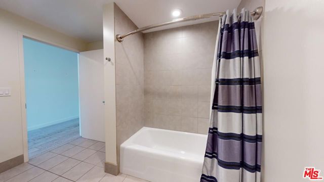 1111 S Grand Avenue, Los Angeles CA: https://media.crmls.org/mediaz/950f1c3f-e195-4b98-a60c-708ca95e6665.jpg