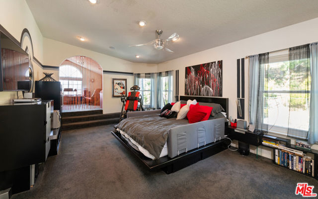 22205 Dardenne Street, Calabasas CA: https://media.crmls.org/mediaz/950f94a4-cd0a-4b14-9b91-abe61acab0fa.jpg