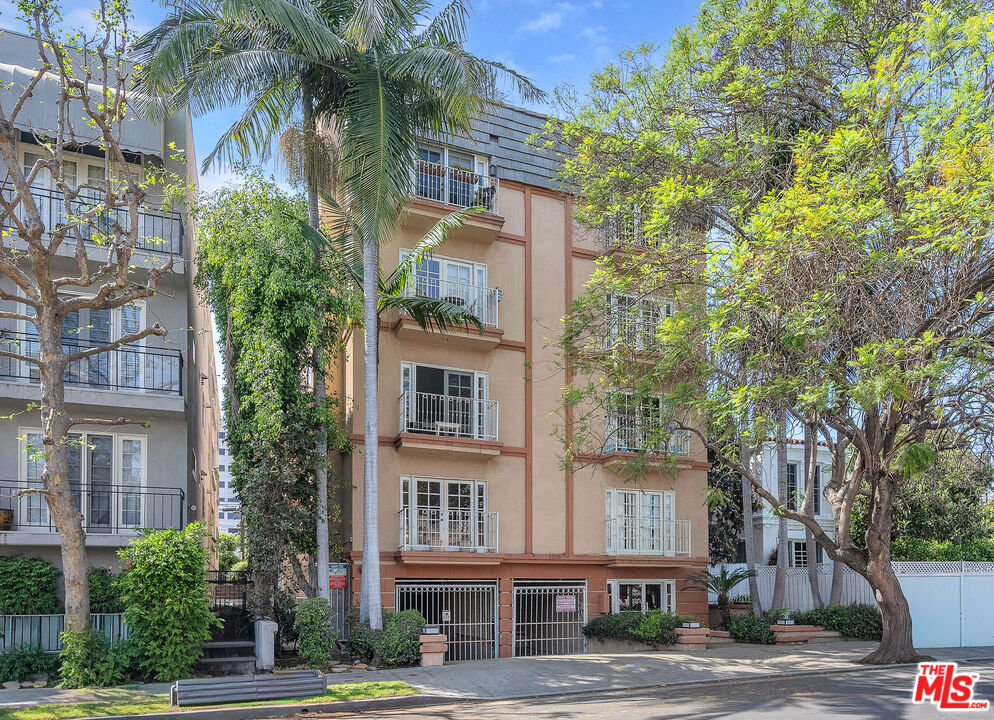 2205 S Bentley Avenue #302