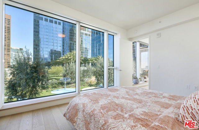 889 Francisco Street, Los Angeles CA: https://media.crmls.org/mediaz/951062f3-dd73-4c90-8594-20e9b158d839.jpg