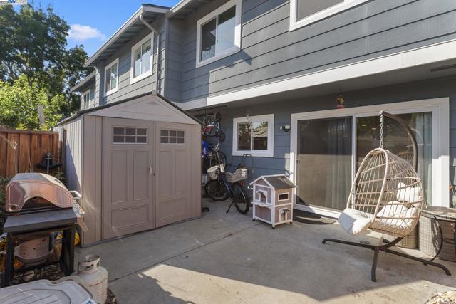 1479 Spring Valley Cmn, Livermore CA: https://media.crmls.org/mediaz/9510d218-f604-4c77-a2ad-3675bf7b5520.jpg