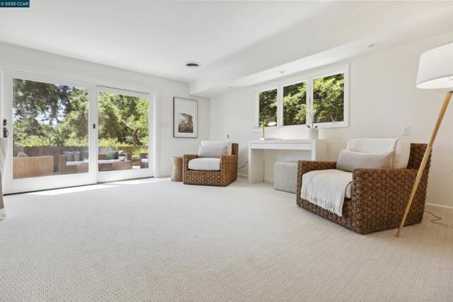 1087 Rahara Dr, Lafayette CA: https://media.crmls.org/mediaz/95110a00-2f96-4670-8c32-c6a395b68d3f.jpg