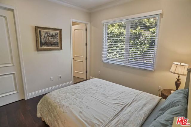 1701 Roscomare Road, Los Angeles CA: https://media.crmls.org/mediaz/95110ed8-3b28-4ef8-9c71-98788491bf71.jpg