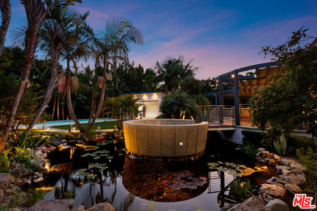 13524 D'Este Drive, Pacific Palisades CA: https://media.crmls.org/mediaz/95114a7e-43f2-4294-8ba8-0c2660543acd.jpg