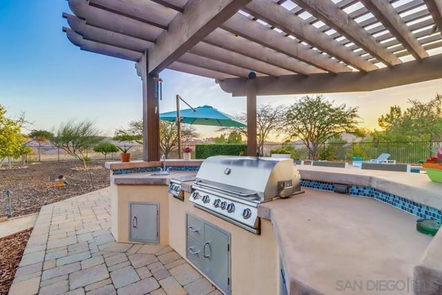 8457 Lower Scarborough, San Diego CA: https://media.crmls.org/mediaz/9511e87f-8474-49aa-a1e5-a1925ea7c854.jpg