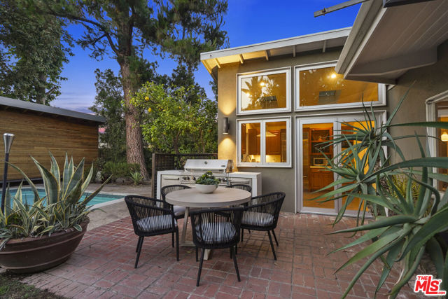 12815 Sarah Street, Studio City CA: https://media.crmls.org/mediaz/9511f78b-341d-4a4b-ae43-08dafb155a35.jpg