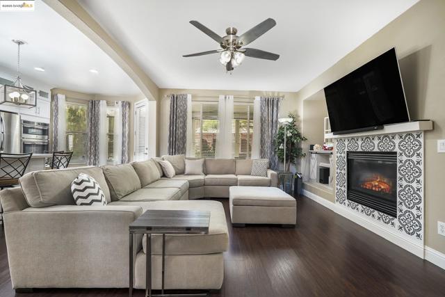 2532 Crystal Way, Antioch CA: https://media.crmls.org/mediaz/95129730-1158-482d-8f2d-598110cc14b3.jpg